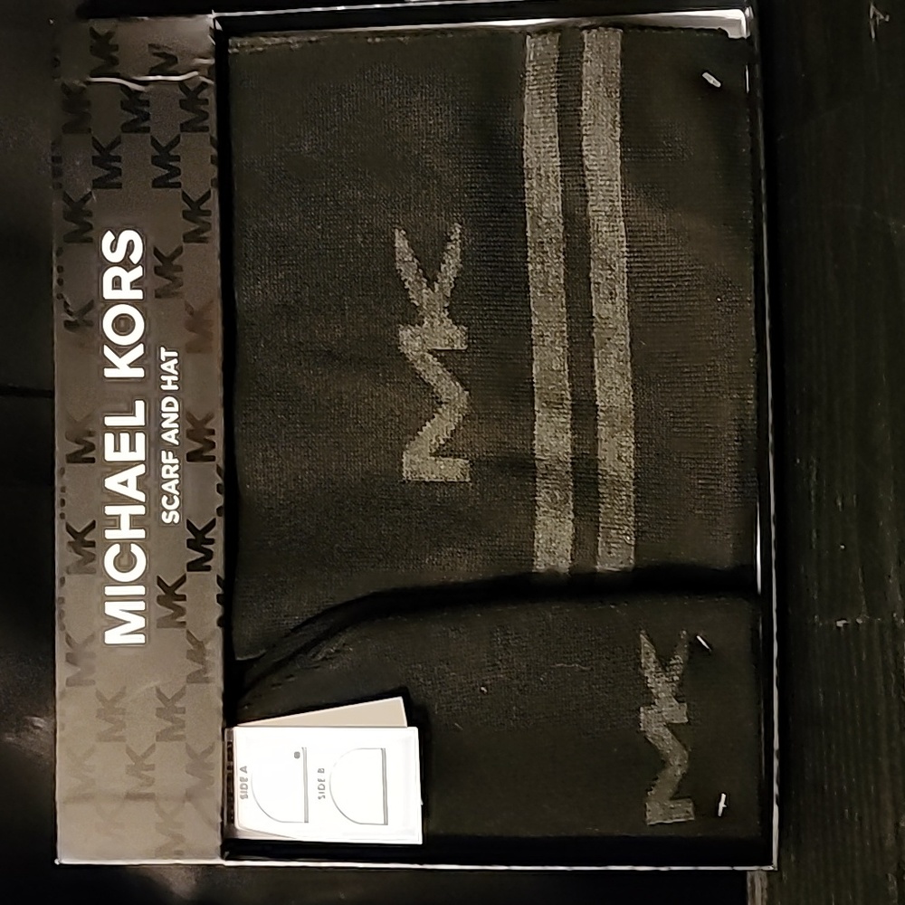 Unisex Black and Grey Michael Kors reversible hat and scarf set